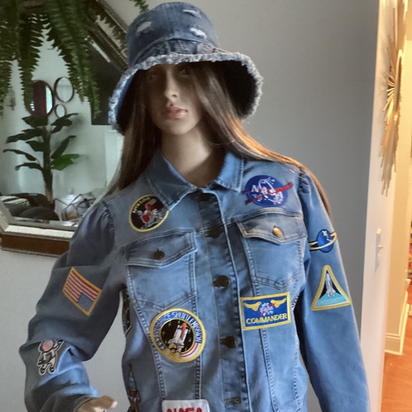 Up Cycle Patch Jean Jacket (DENIM BLUE)